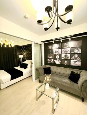 Azure 1BR with Projector
